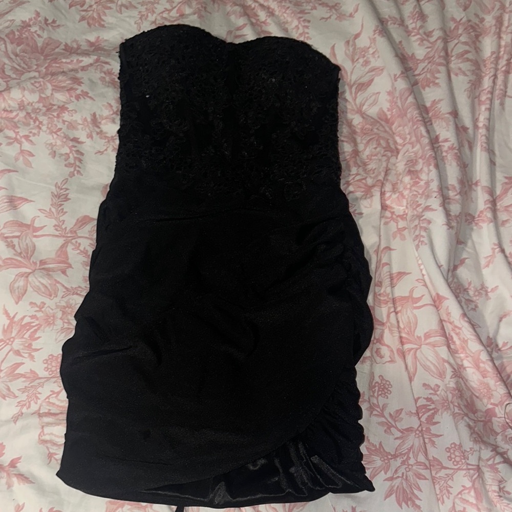 Elegant Black Strapless Dress